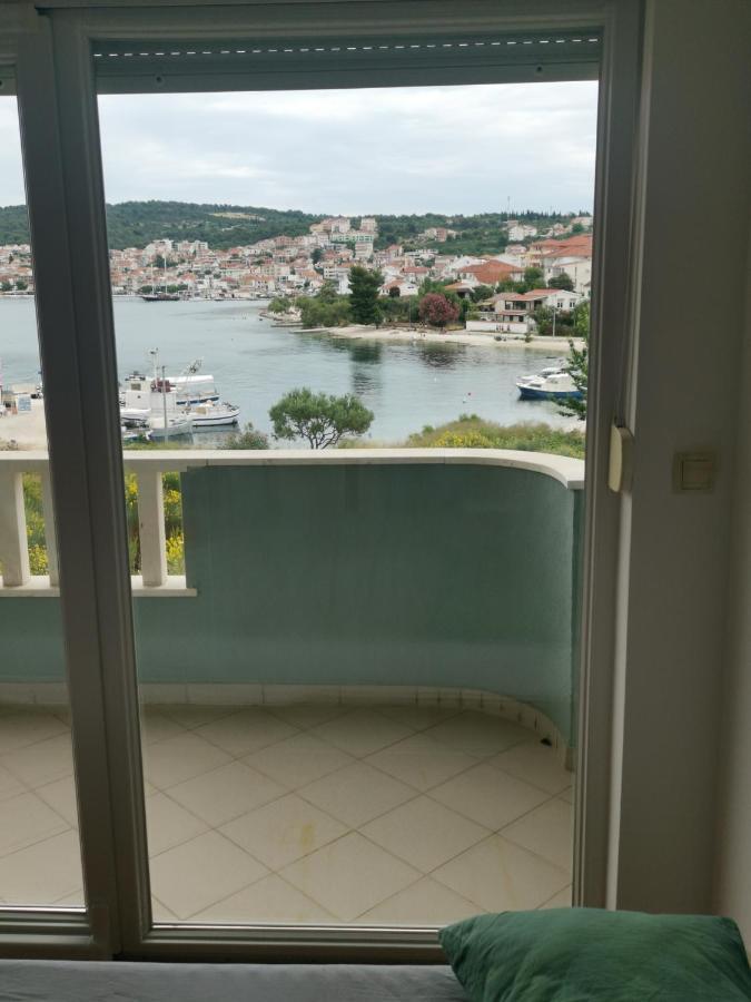 Apartment Croatika On The Beach Трогір Екстер'єр фото