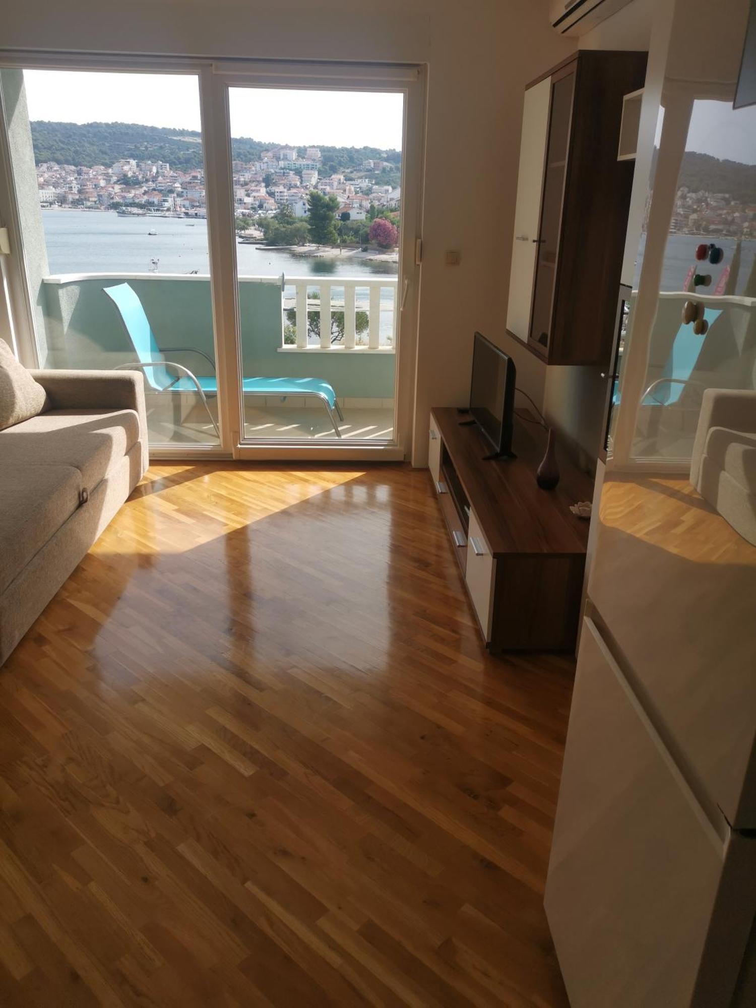 Apartment Croatika On The Beach Трогір Екстер'єр фото